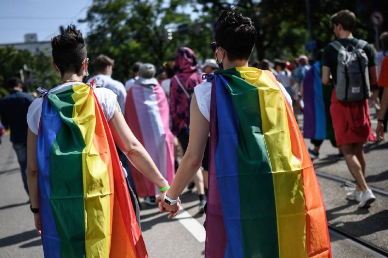 【瑞士公投允许同性婚姻合法化🌈】▎瑞士就 #同性婚姻 合法化进行公投，允许同性伴侣结婚！64.1%的瑞士民众支持同性婚姻合法化，以压倒性的优势获得胜利！🌈🌈------------------------------▎本频道合作机场（㊙️买机场送7大会员）