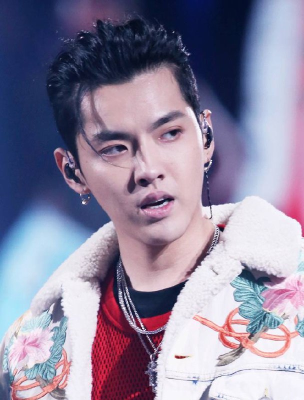 🎛 被告人吴亦凡强奸、聚众淫乱案一审宣判结果