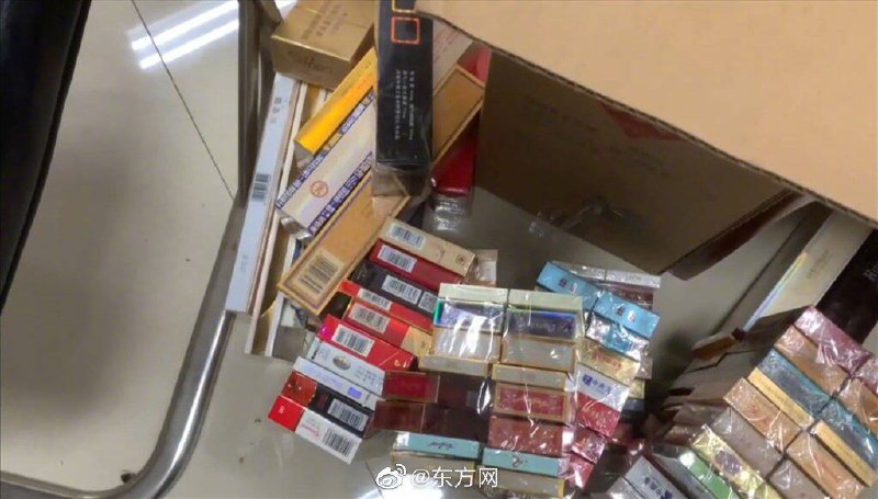 救护车里没病人却藏了850条香烟！上海一男子假借救护车通行牟利被拘救护车里没病人却藏了850条香烟！上海一男子假借救护车通行牟利被拘