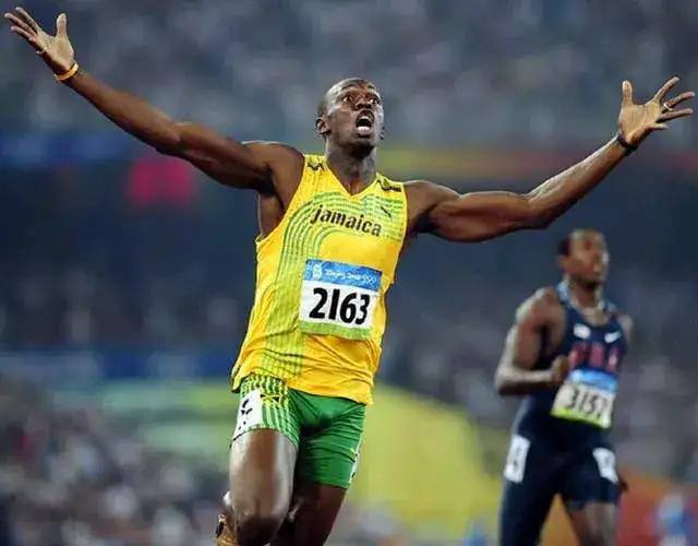 十年前的电影致敬 #博尔特      2010年的《喜羊羊与灰太狼之虎虎生威》，我今天偶然看到这个角色，就感觉他和博尔特挺像的，一查当年博尔特的号码布，还真是致敬博尔特