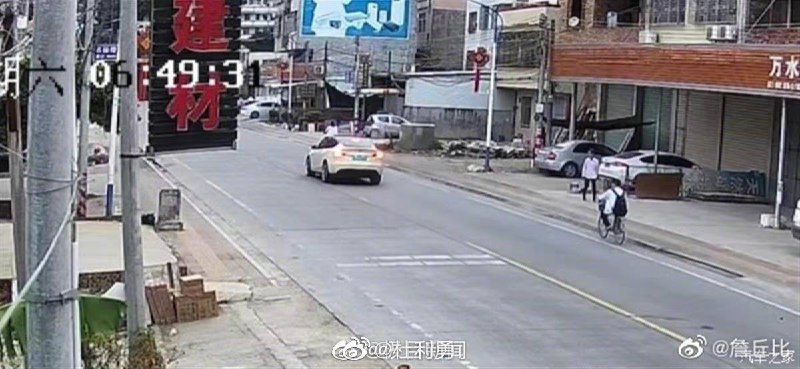 🚗⏺特斯拉失控狂奔两公里连撞多车致2死3伤，👮‍♀️交警