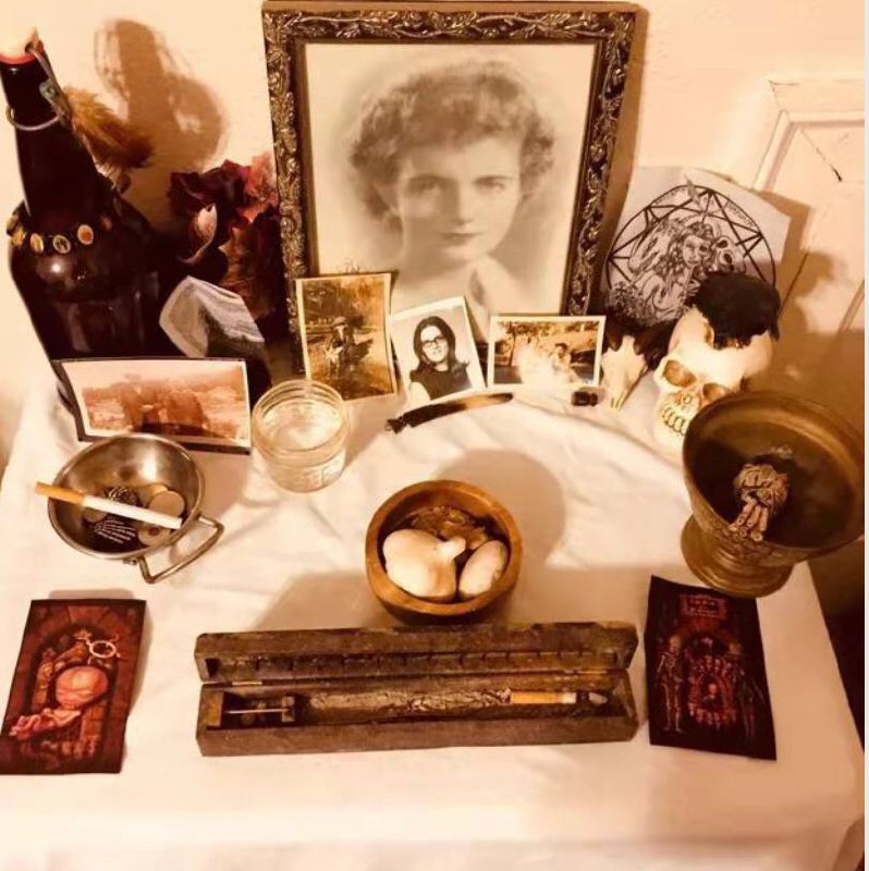 【冥币真的在国外爆火了？】     最近，互联网上多出了很多“冥币走红海外”的新闻，配合着前一阵子西方万圣节的风潮，冥币这种中国民俗文化产物，突然怒刷存在感，甚至在疫情期间走出国门，走向海外