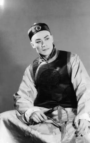 “姜子牙爷爷”因病去世，享年95岁🕯🕯🕯6月8日下午，“七一勋章”获得者，北京人民艺术剧院表演、导演艺术家蓝天野，因病在北京离世，享年95岁